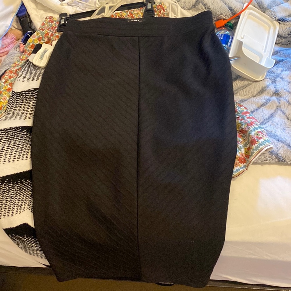 black skirt